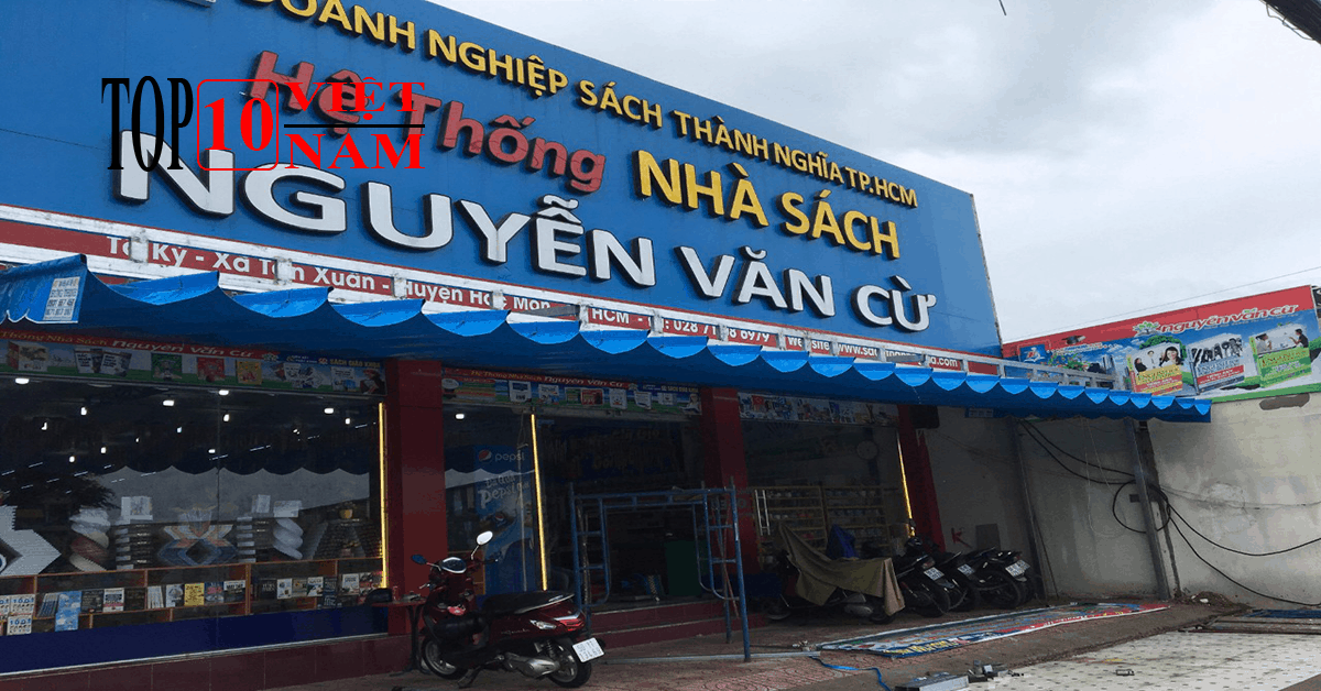 Nhà Sách Nguyễn Văn Cừ-đồ trang trí giáng sinh Tp. HCM