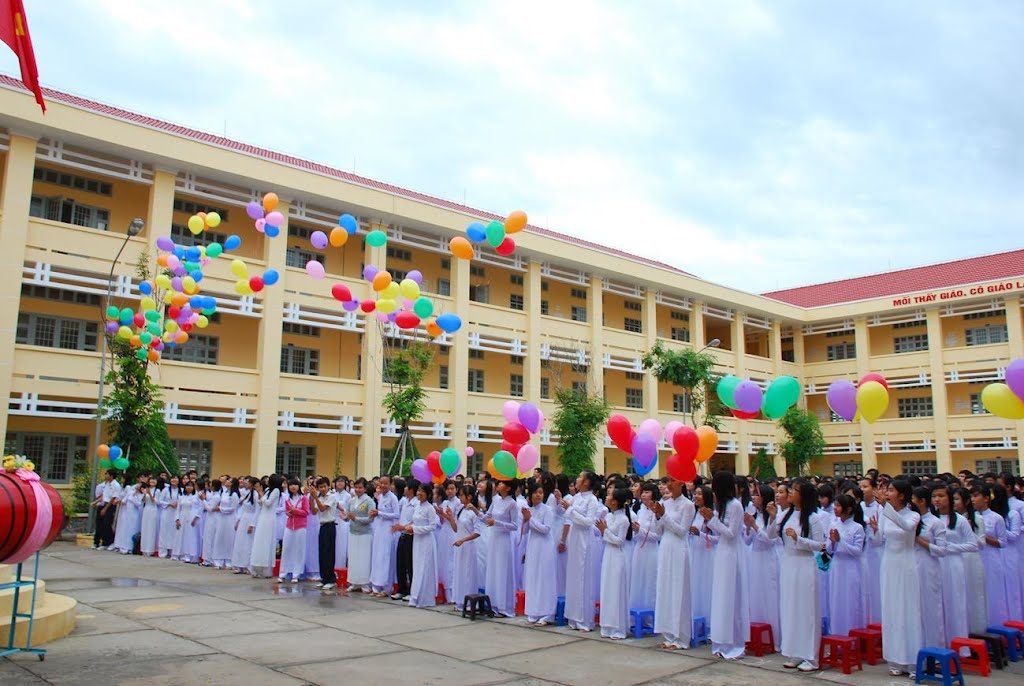 khai giãng trường nguyễn thị minh khai