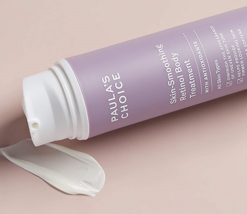 Skin Smoothing Retinol Body Treatment kết cấu dạng kem màu trắng mịn