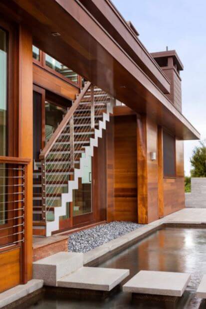 cầu thang ngoài trời lên sân thượng