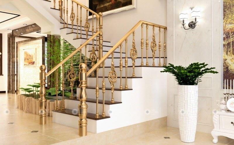 hướng cầu thang ngược chiều kim đồng hồ