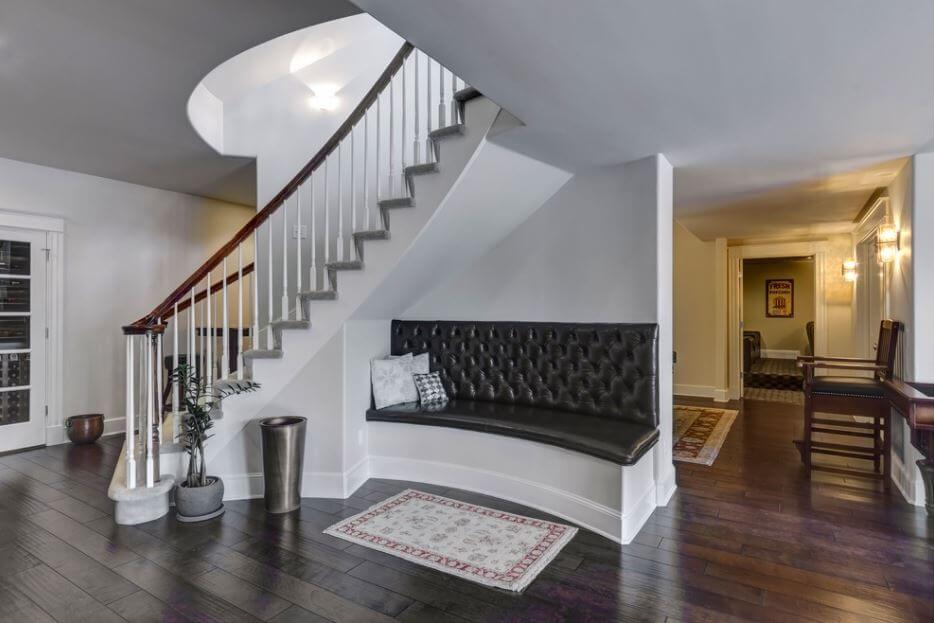 trang trí gầm cầu thang đơn giản