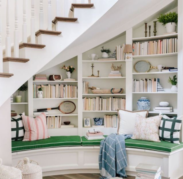 trang trí gầm cầu thang đơn giản