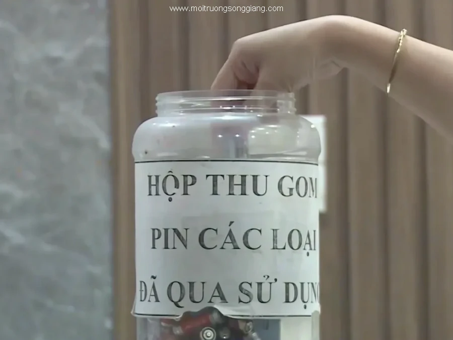 Tách riêng rác thải là pin góp phần làm giảm ô nhiễm môi trường